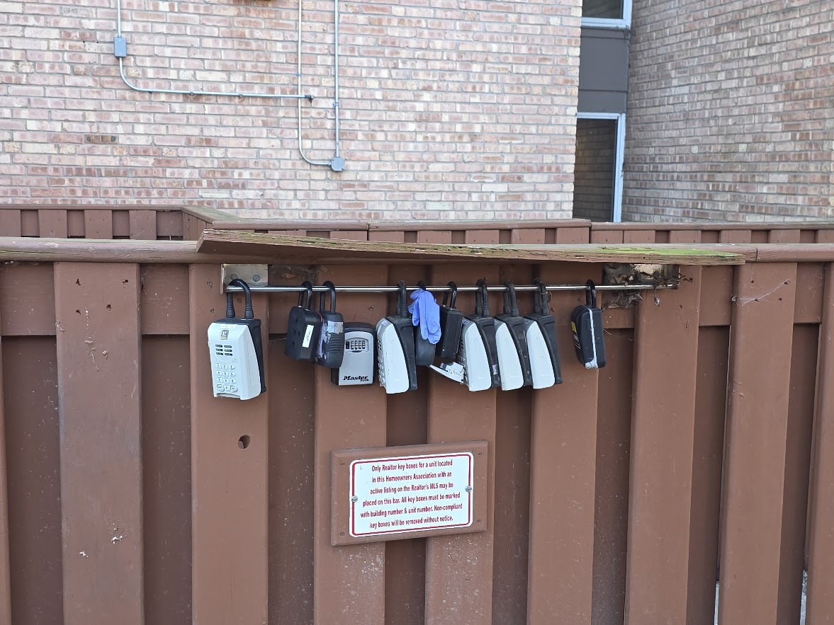 5950 Oakwood Drive #2D, Lisle, IL 60532