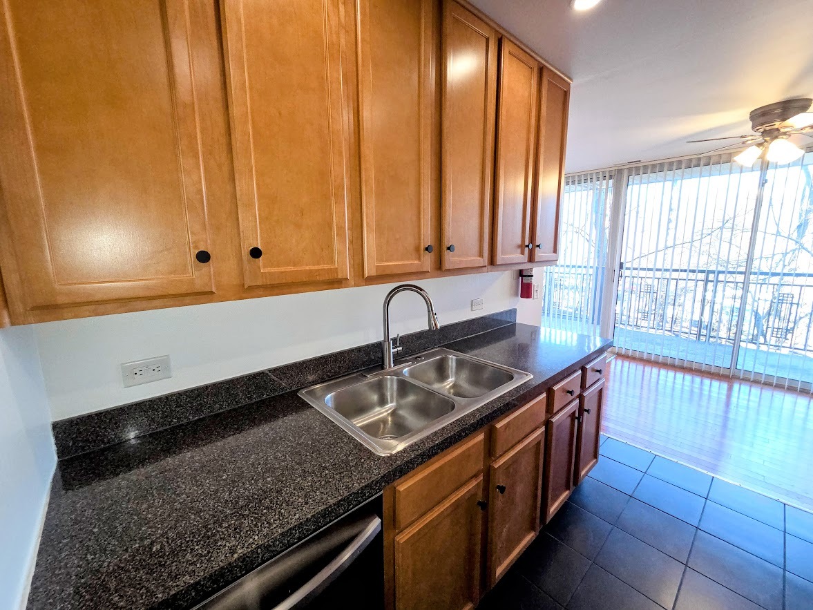 5950 Oakwood Drive #2D, Lisle, IL 60532