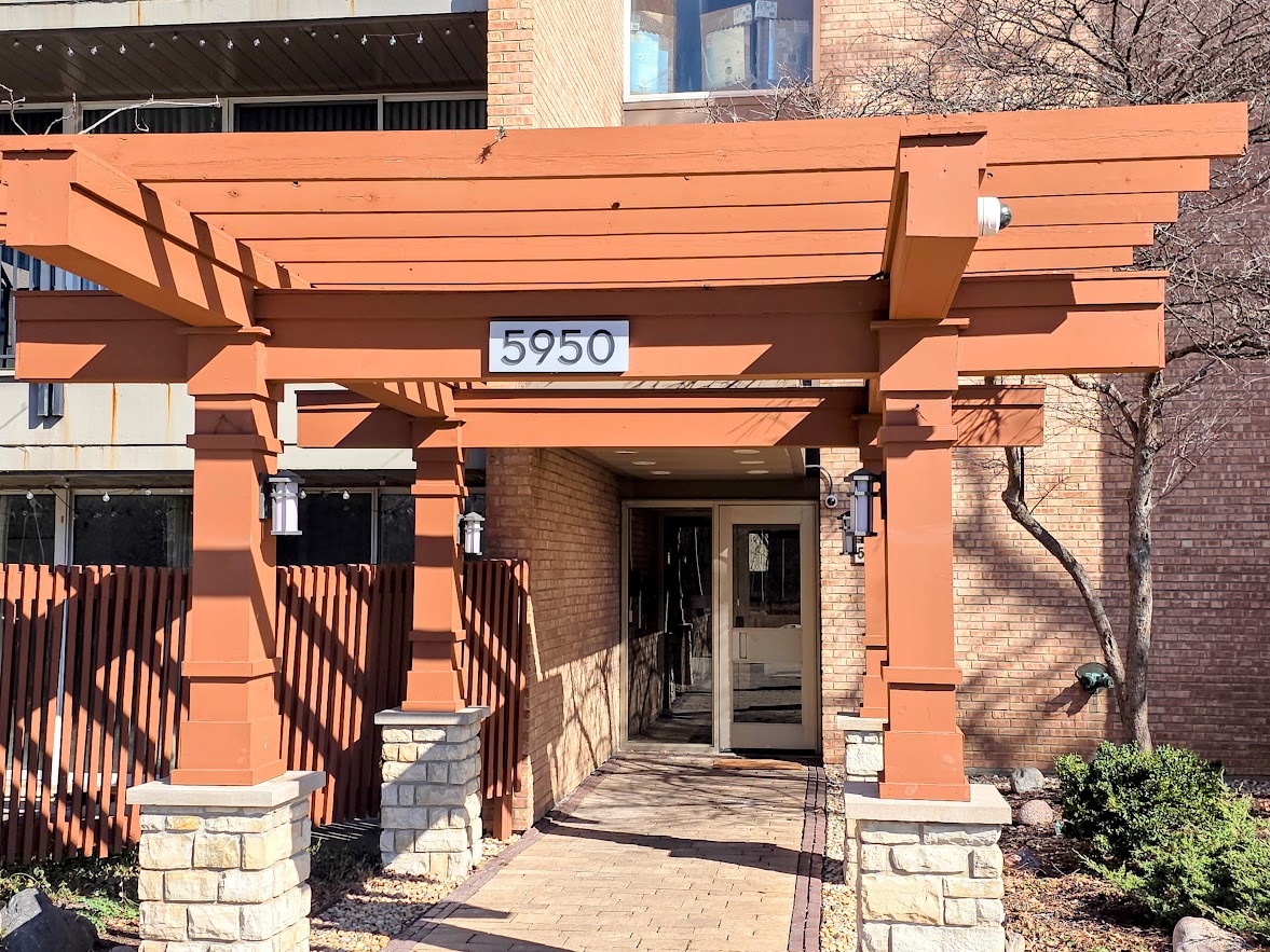 5950 Oakwood Drive #2D, Lisle, IL 60532