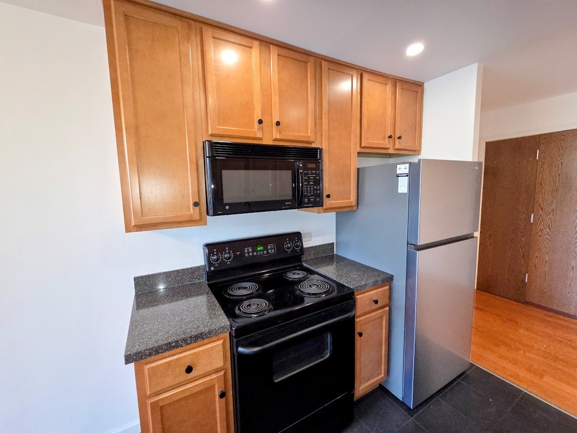 5950 Oakwood Drive #2D, Lisle, IL 60532