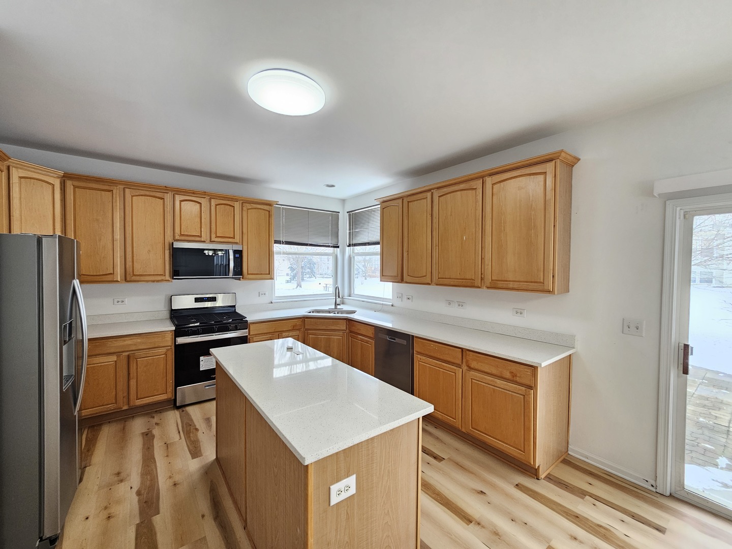 1110 OAKHILL Drive, Aurora, IL 60502