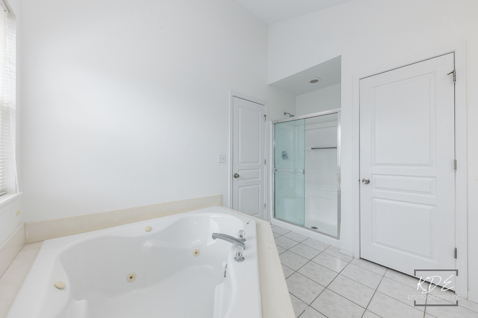 1110 OAKHILL Drive, Aurora, IL 60502