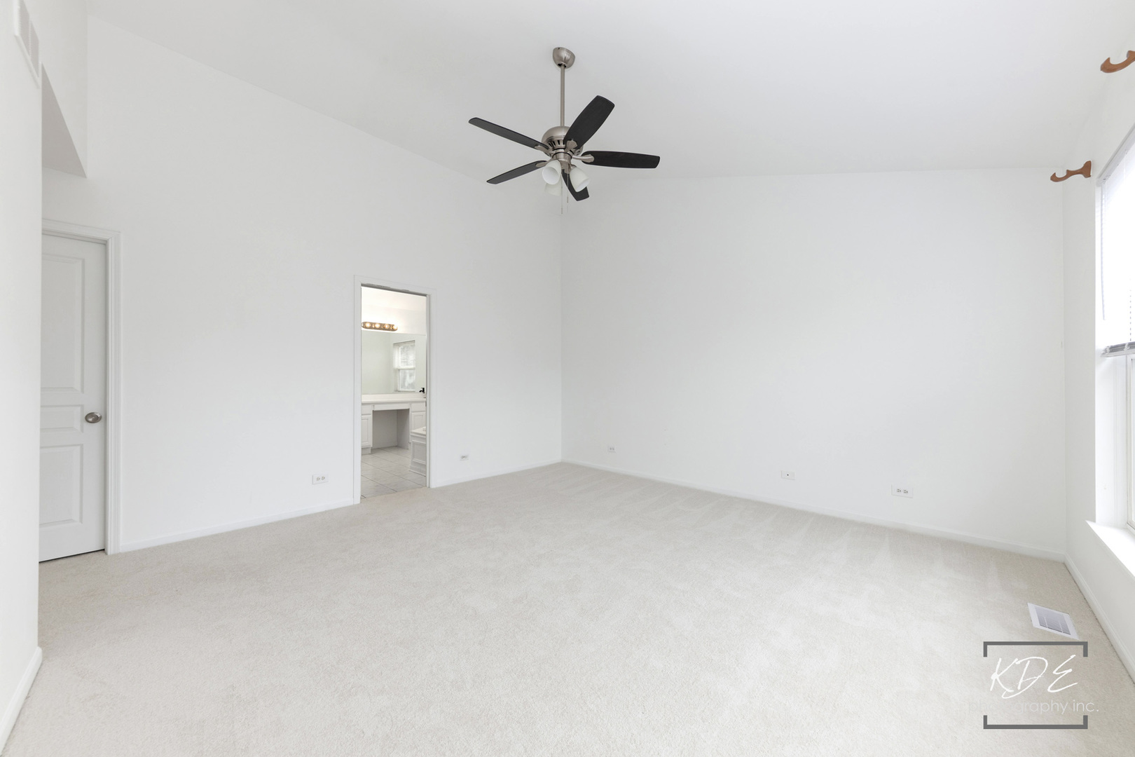 1110 OAKHILL Drive, Aurora, IL 60502