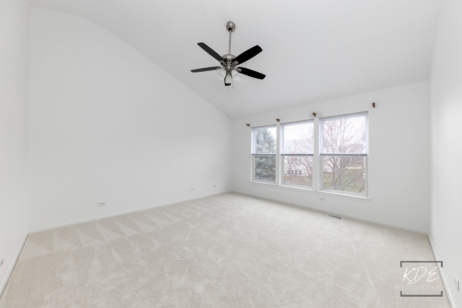 1110 OAKHILL Drive, Aurora, IL 60502