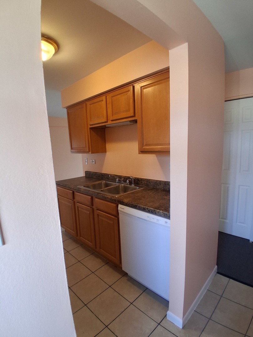 1845 Whitechapel Drive #2A, Mount Prospect, IL 60056