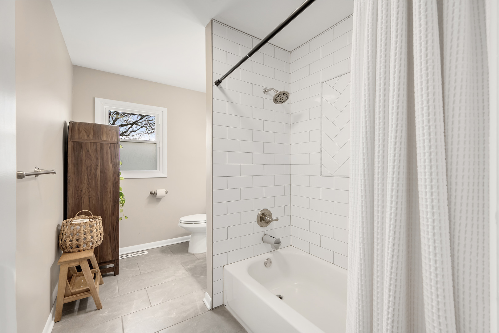 6213 Leonard Avenue, Downers Grove, IL 60516