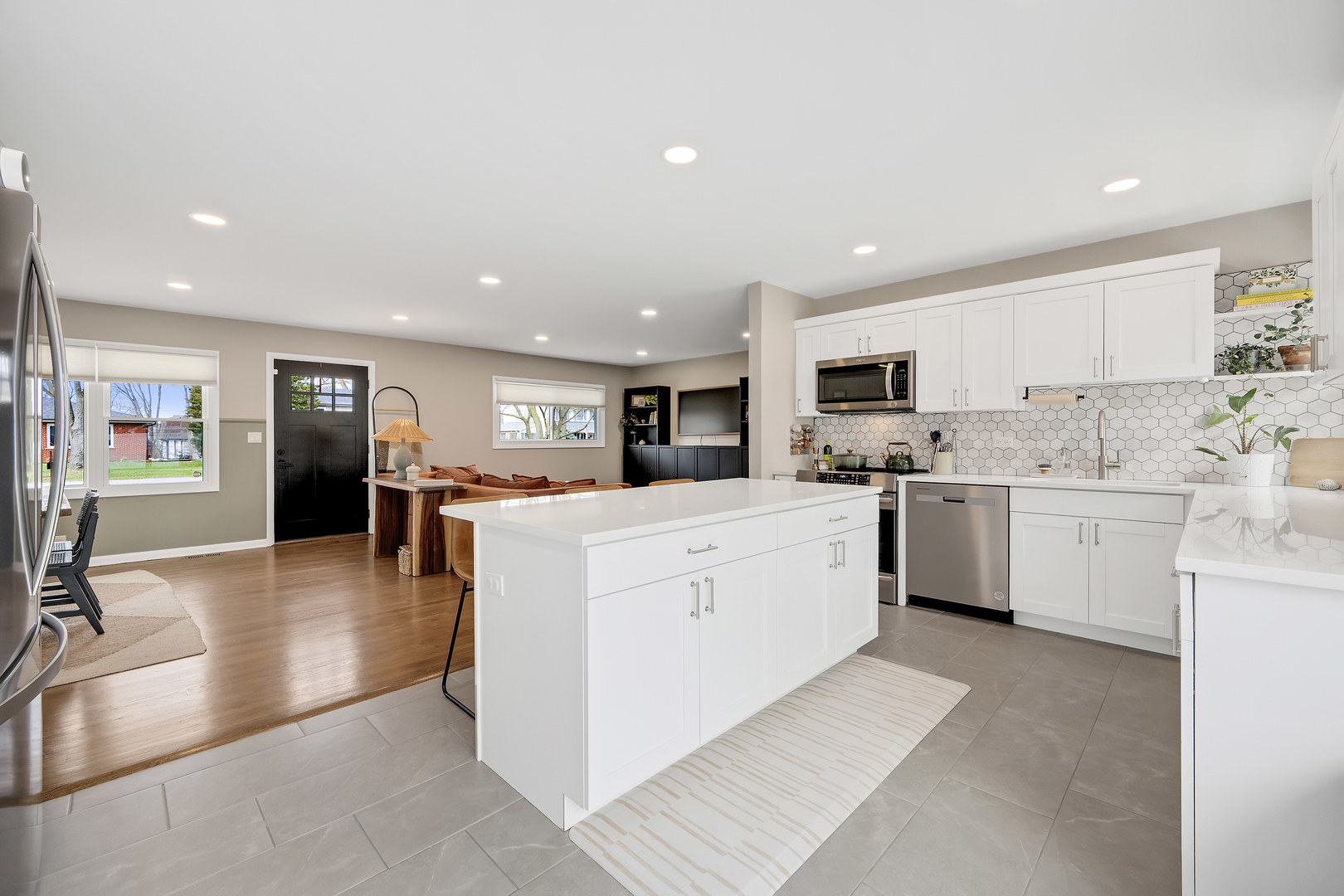 6213 Leonard Avenue, Downers Grove, IL 60516