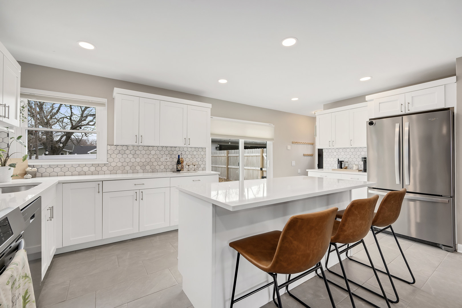 6213 Leonard Avenue, Downers Grove, IL 60516