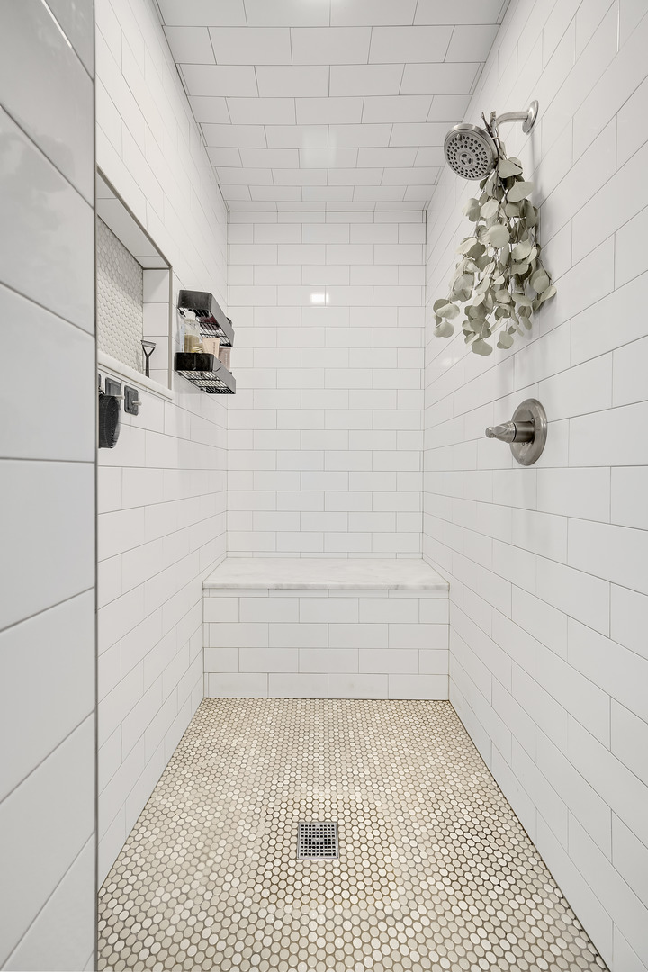 6213 Leonard Avenue, Downers Grove, IL 60516