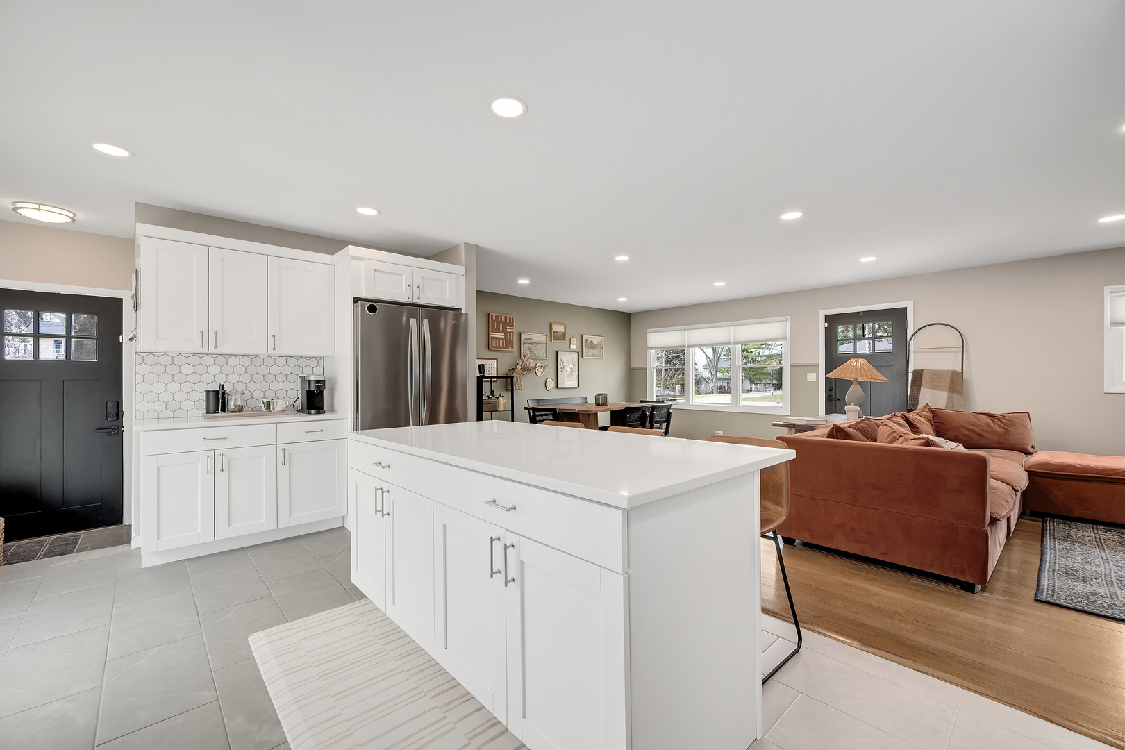 6213 Leonard Avenue, Downers Grove, IL 60516