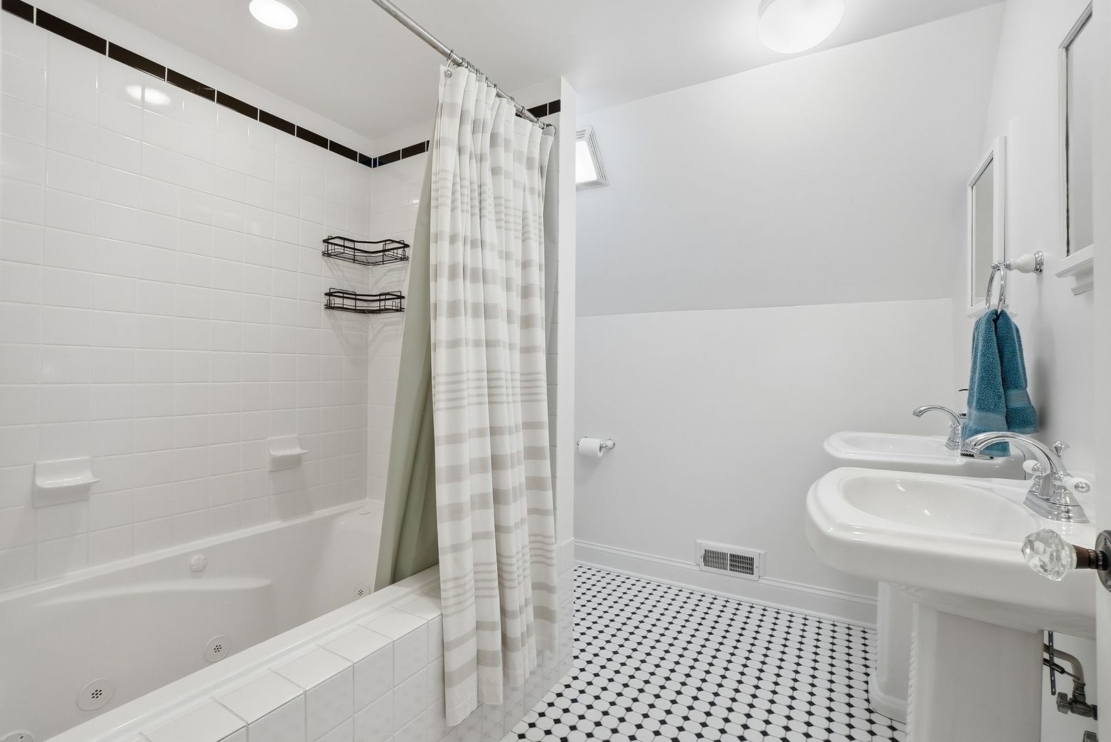 7555 W Isham Avenue, Chicago, IL 60631