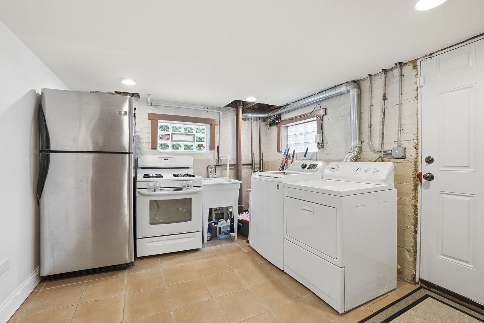 7555 W Isham Avenue, Chicago, IL 60631