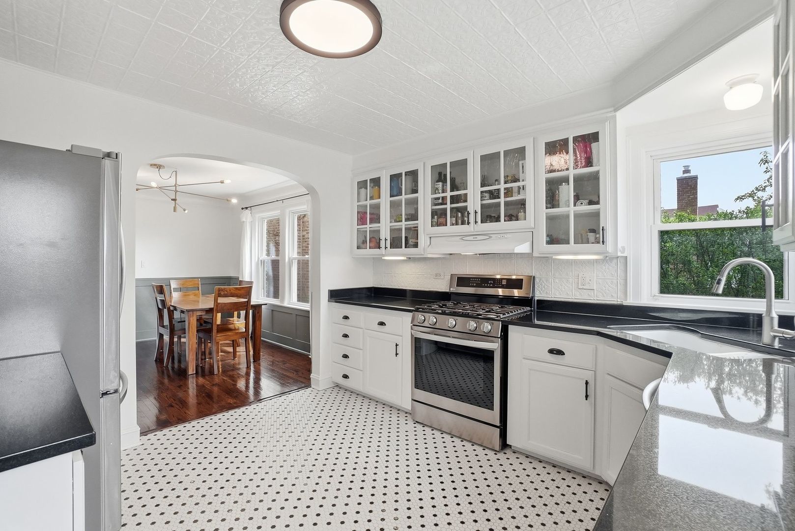 7555 W Isham Avenue, Chicago, IL 60631