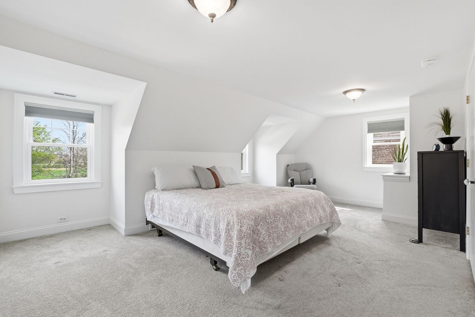 7555 W Isham Avenue, Chicago, IL 60631