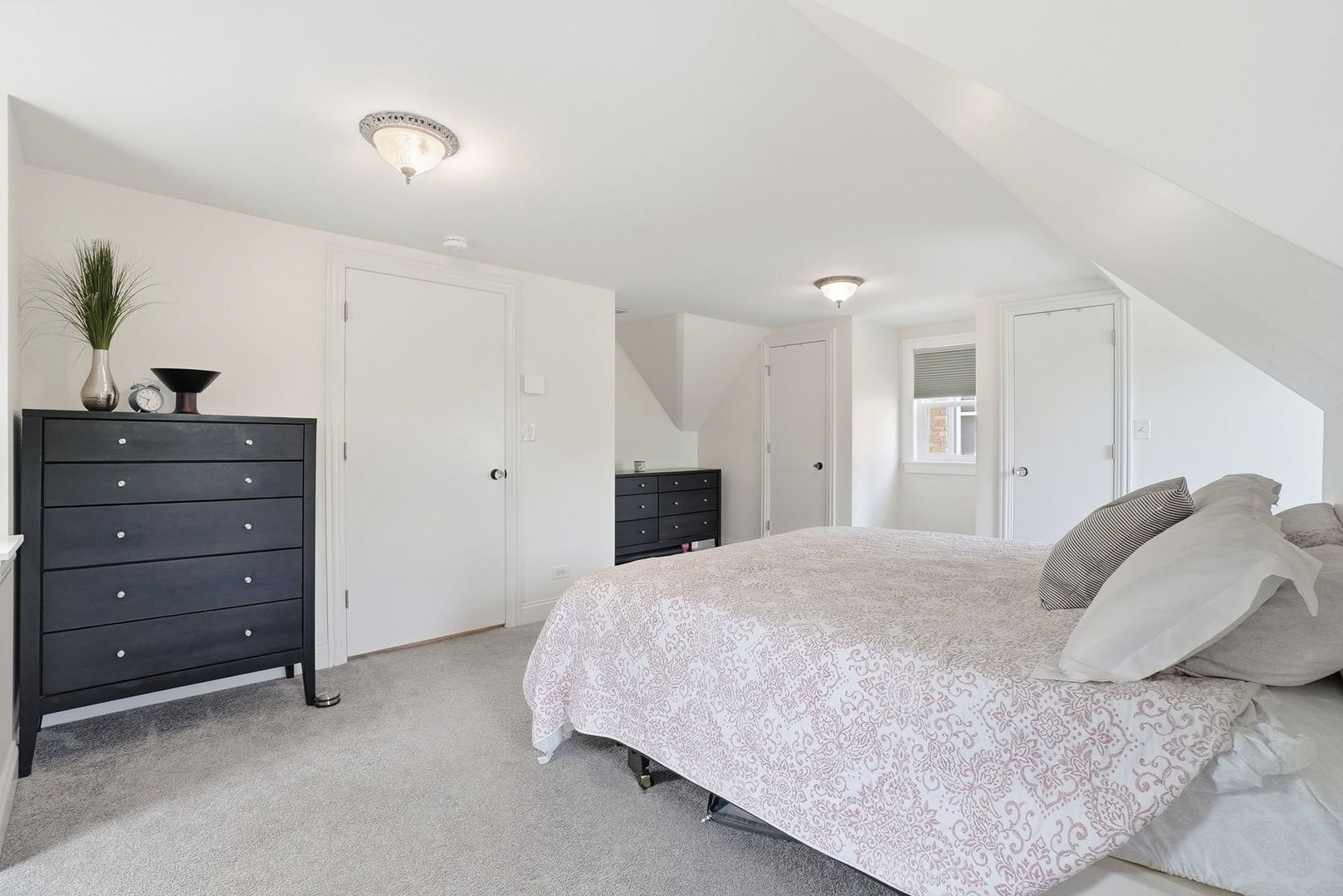 7555 W Isham Avenue, Chicago, IL 60631