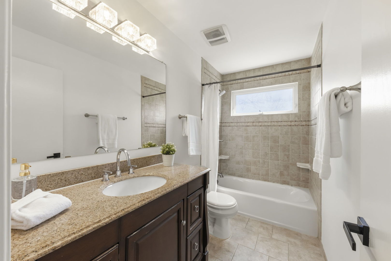 138 Chestnut Lane, Bolingbrook, IL 60490