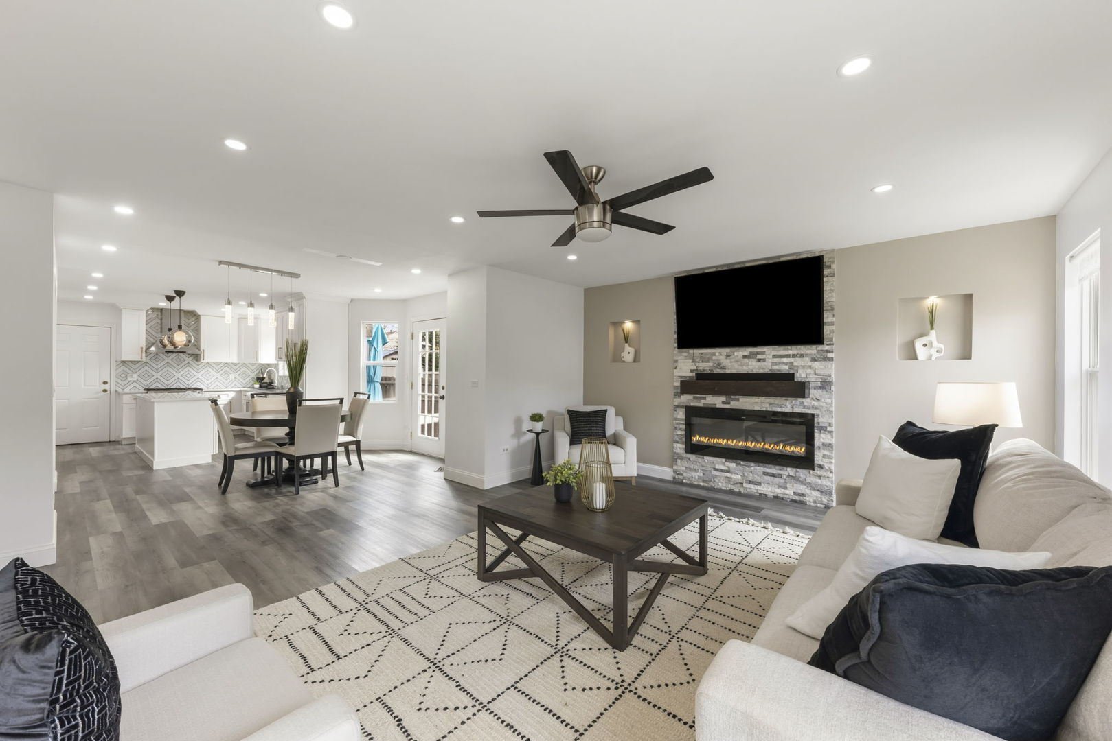 138 Chestnut Lane, Bolingbrook, IL 60490