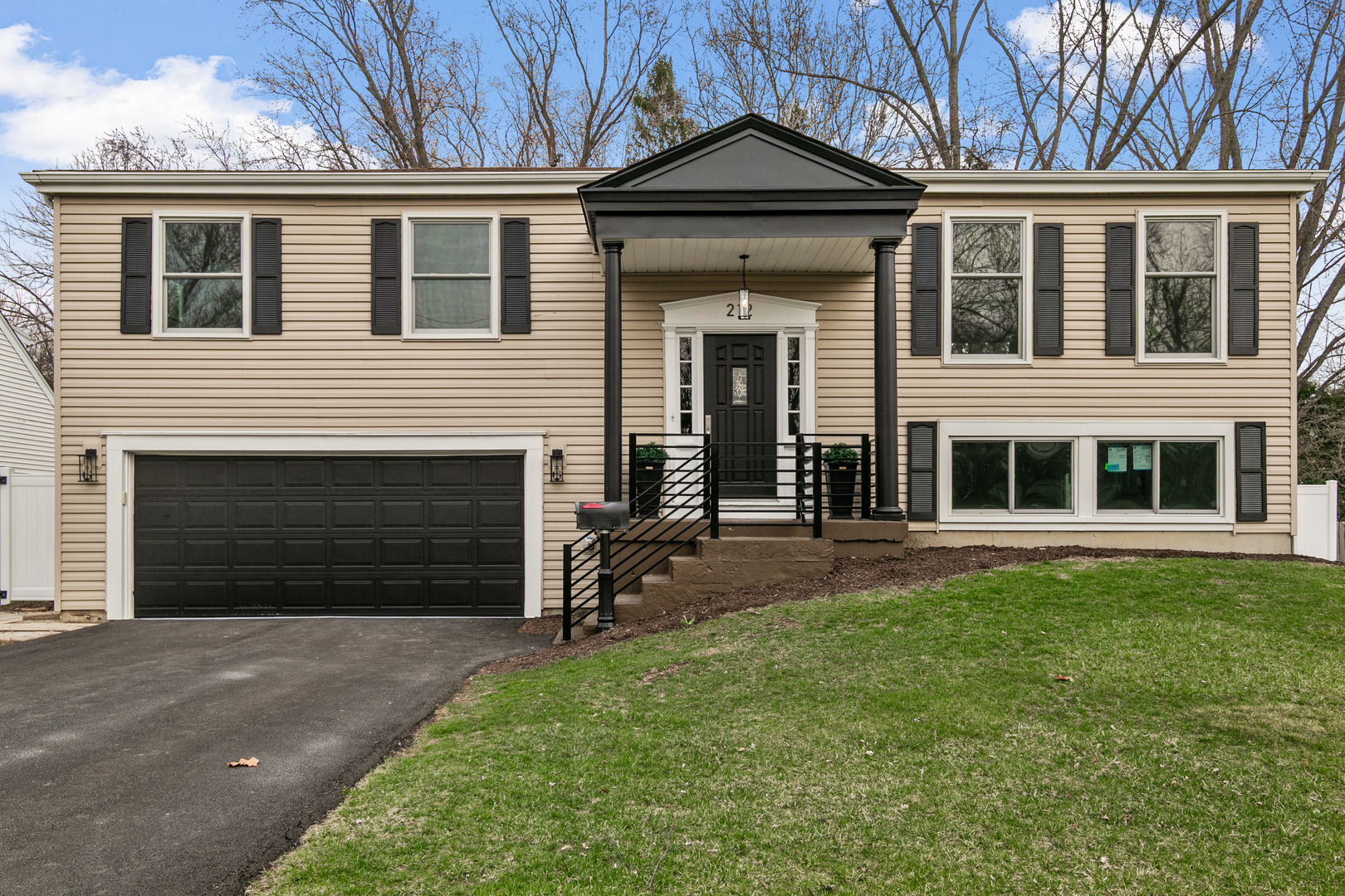 212 S River Road, Naperville, IL 60540