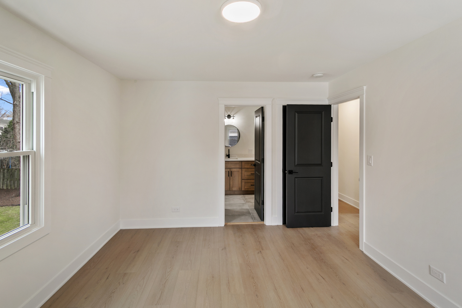 212 S River Road, Naperville, IL 60540