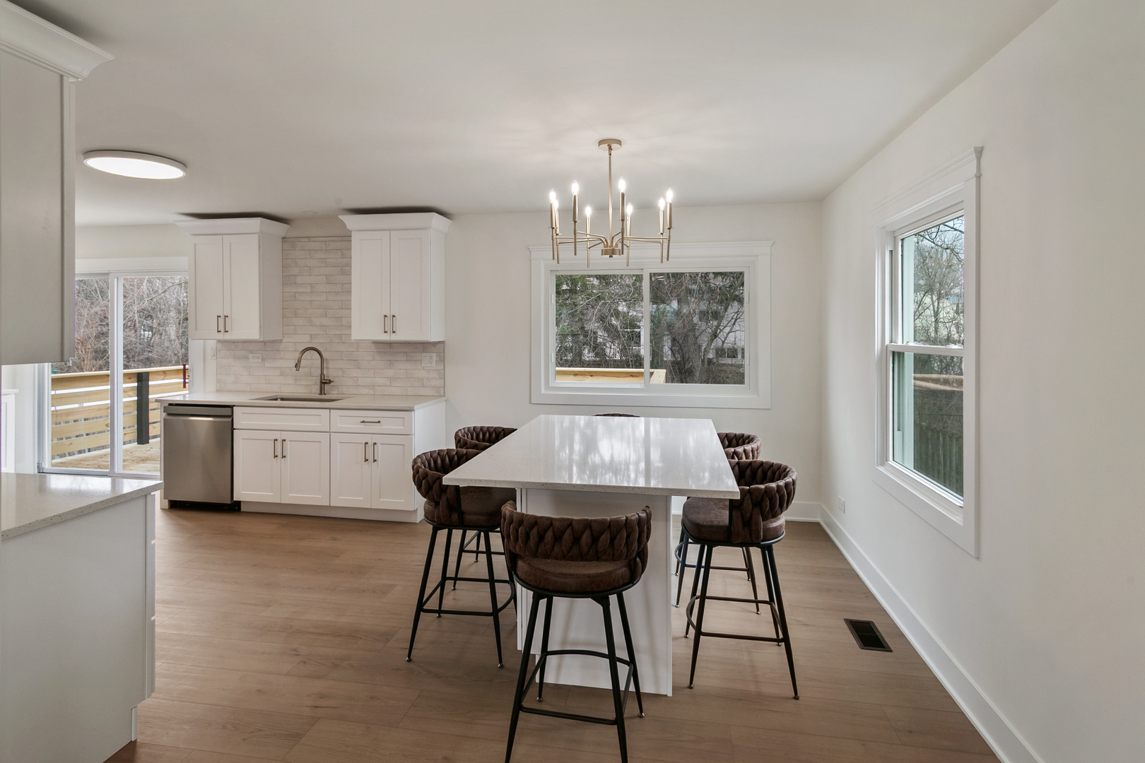 212 S River Road, Naperville, IL 60540