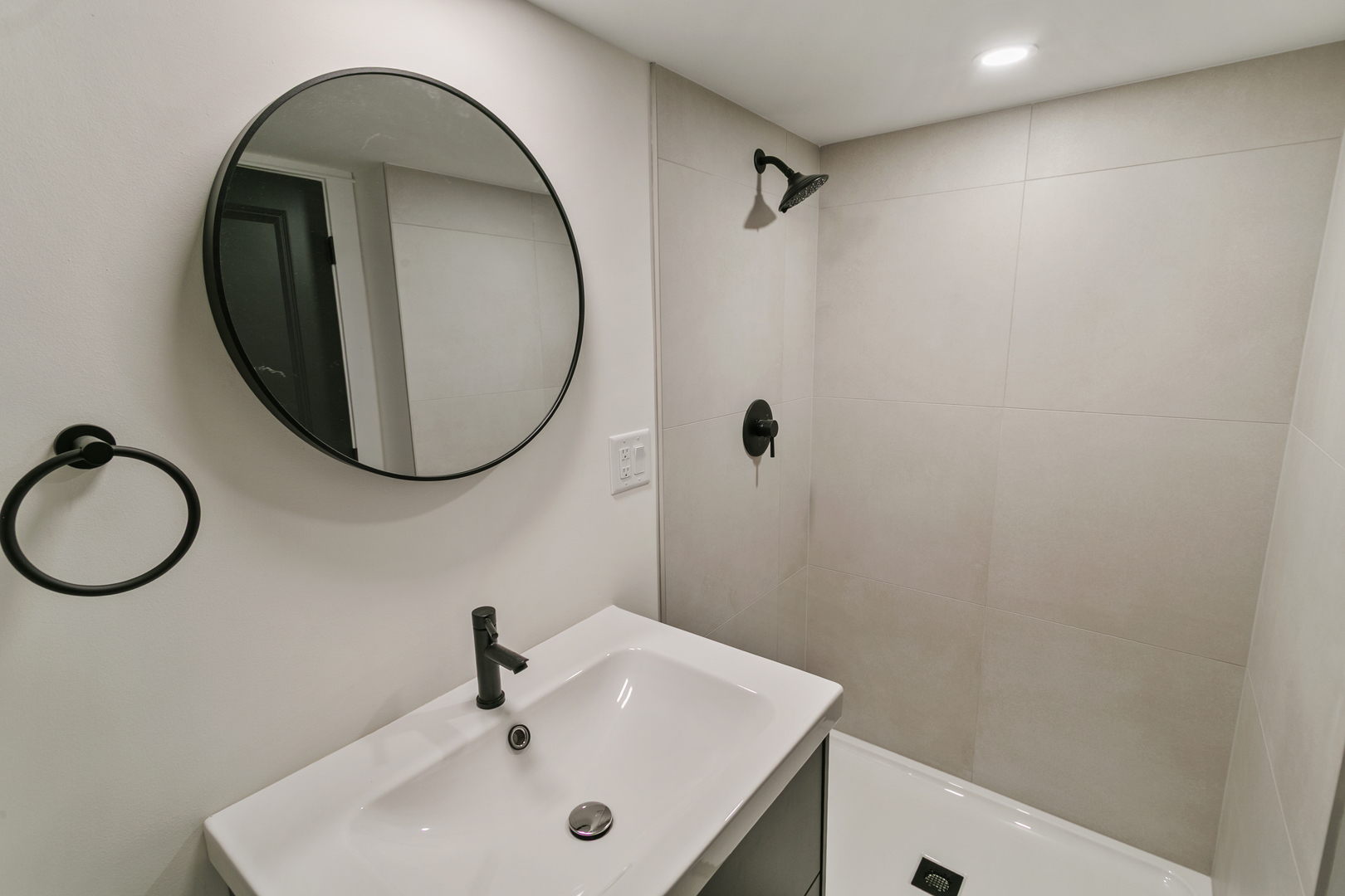 212 S River Road, Naperville, IL 60540