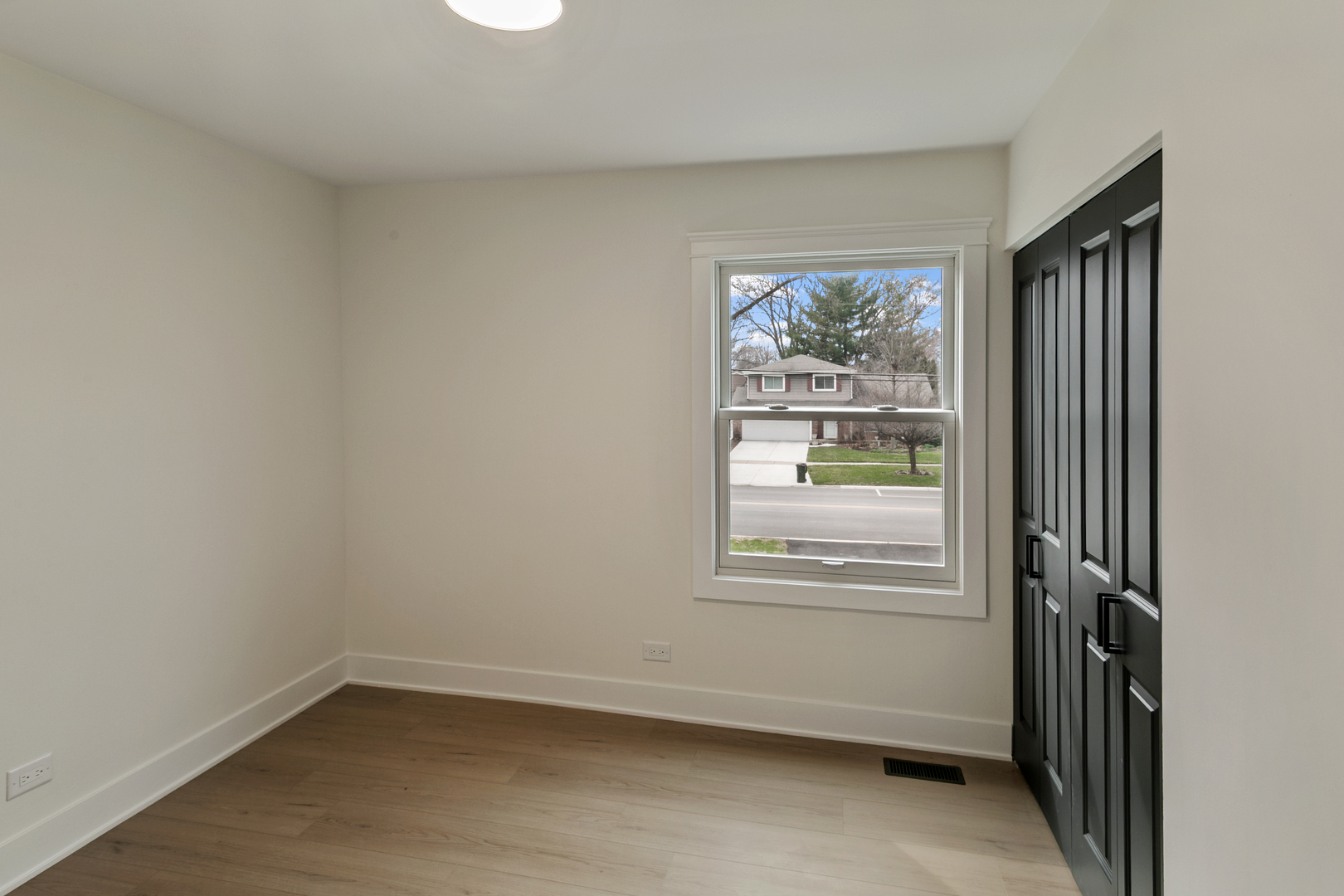 212 S River Road, Naperville, IL 60540