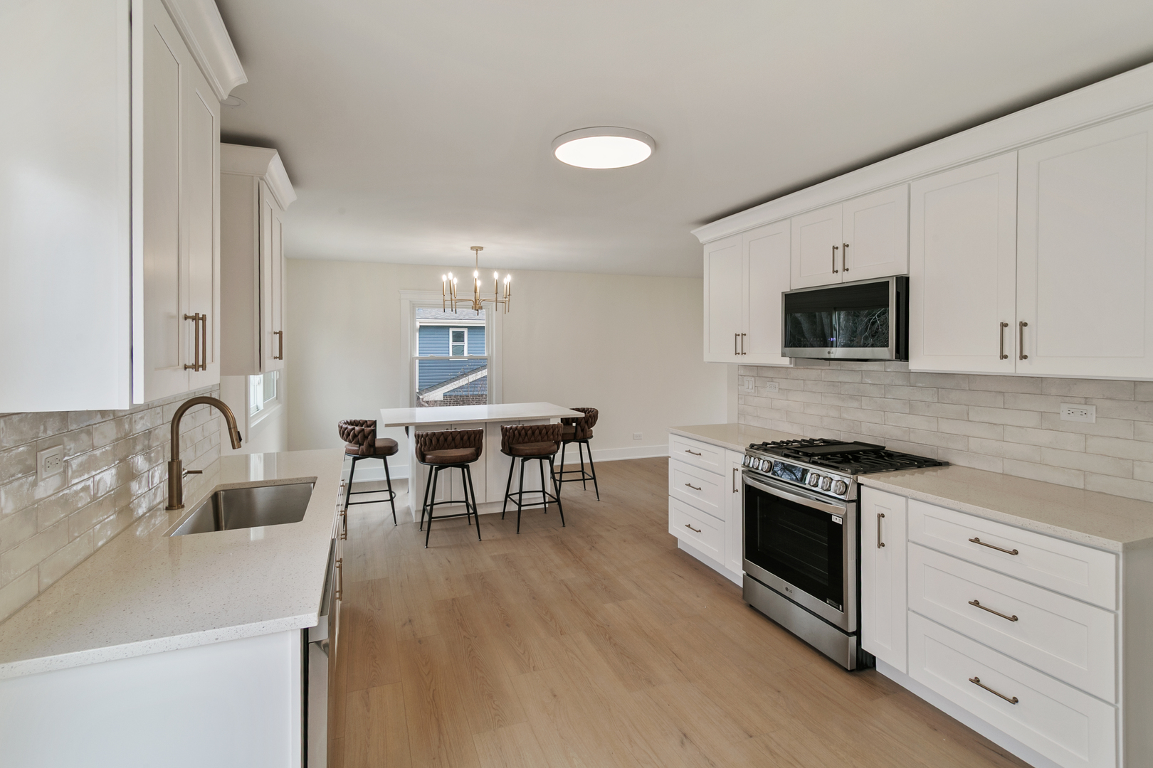 212 S River Road, Naperville, IL 60540