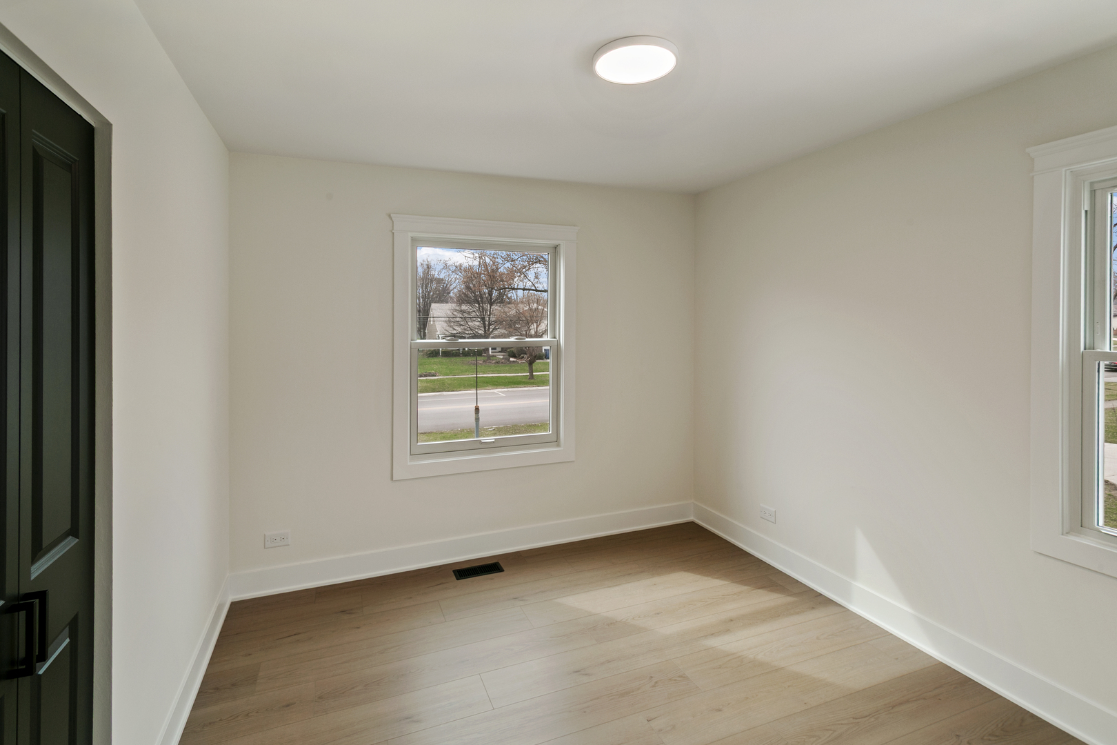 212 S River Road, Naperville, IL 60540