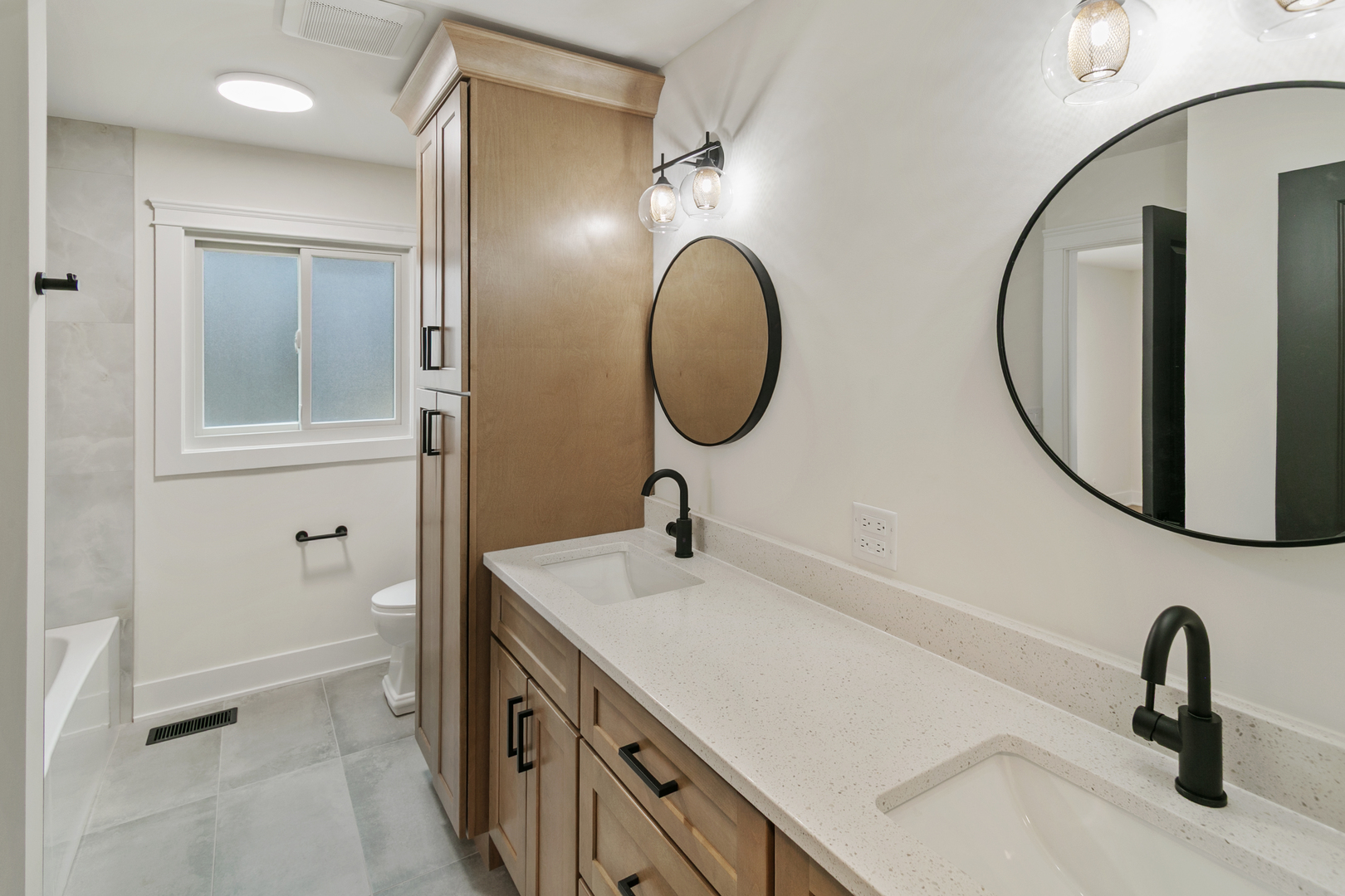 212 S River Road, Naperville, IL 60540