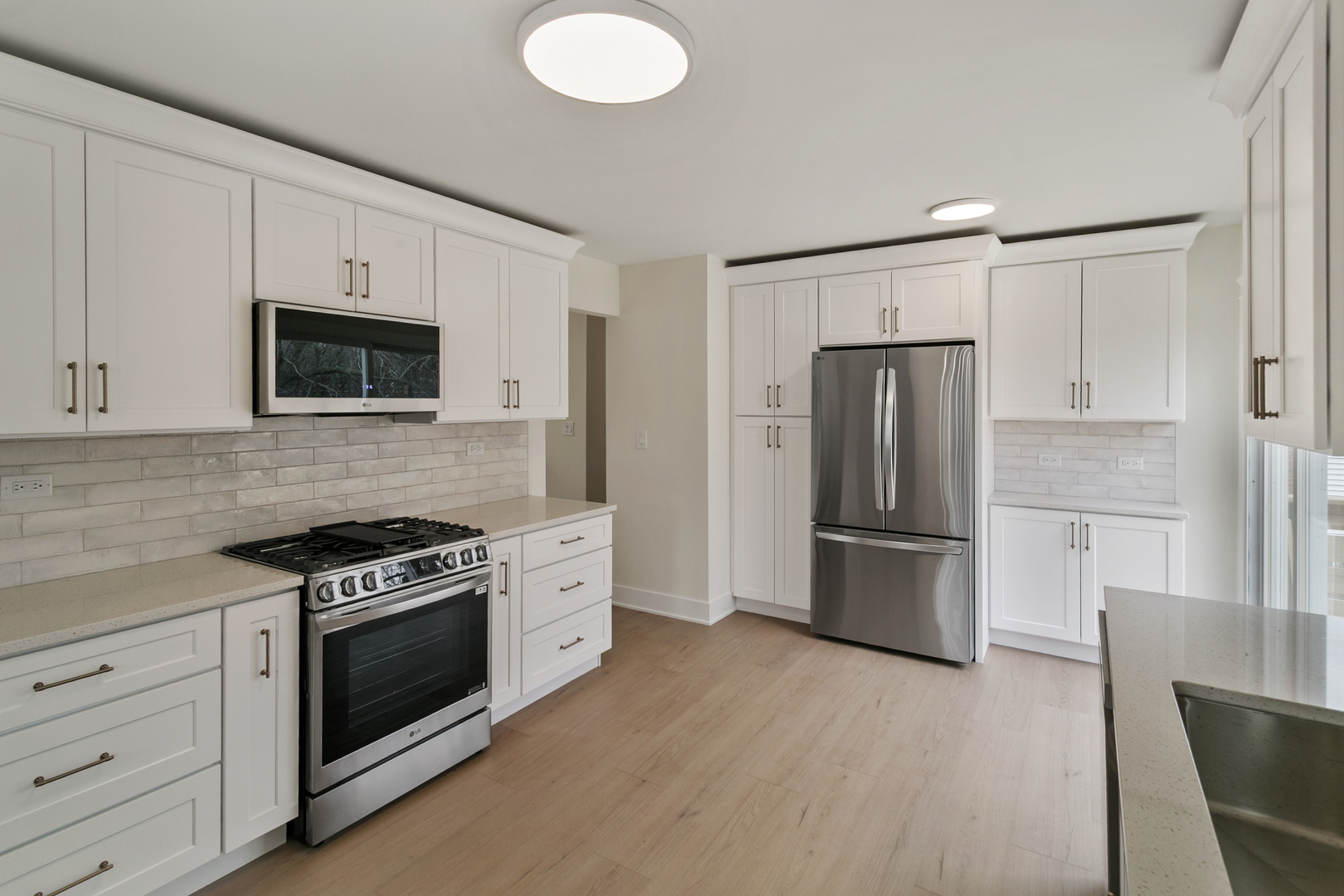 212 S River Road, Naperville, IL 60540