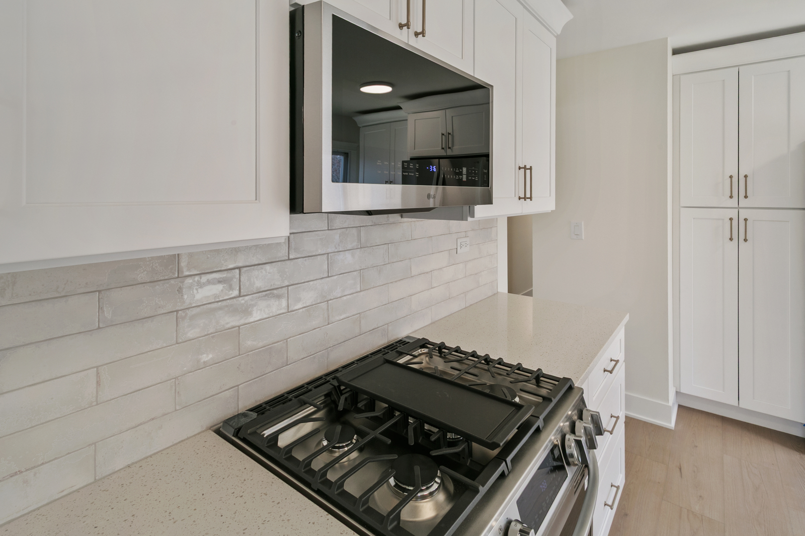 212 S River Road, Naperville, IL 60540