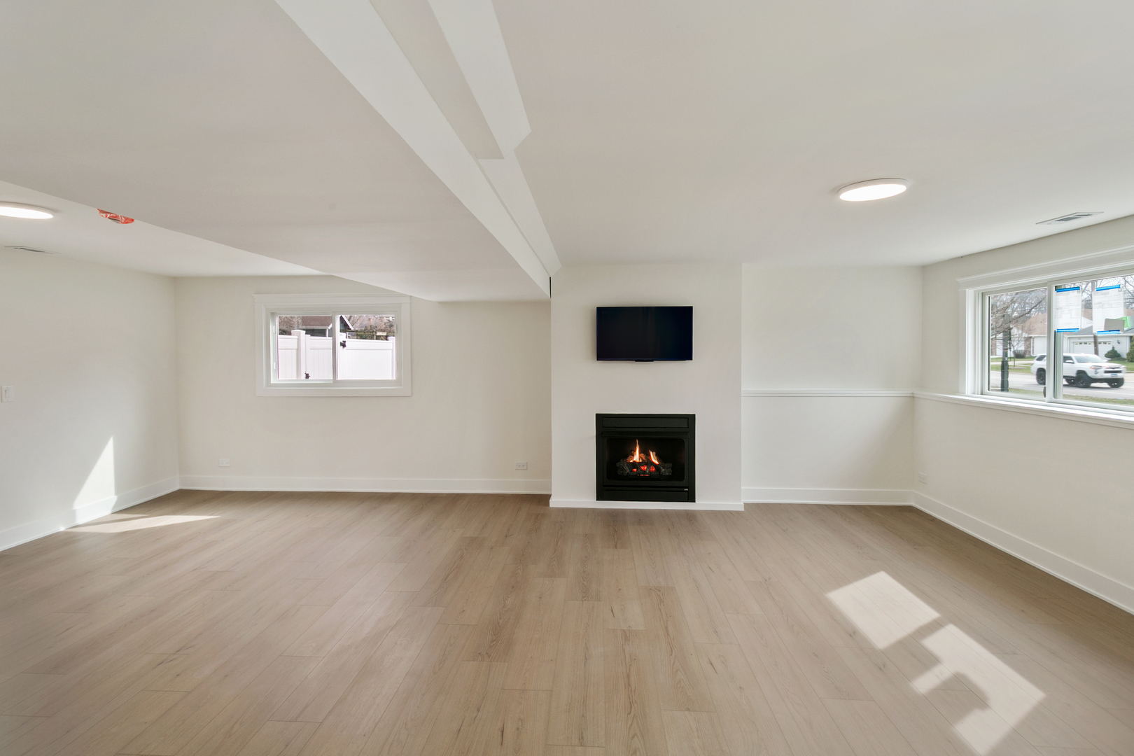 212 S River Road, Naperville, IL 60540