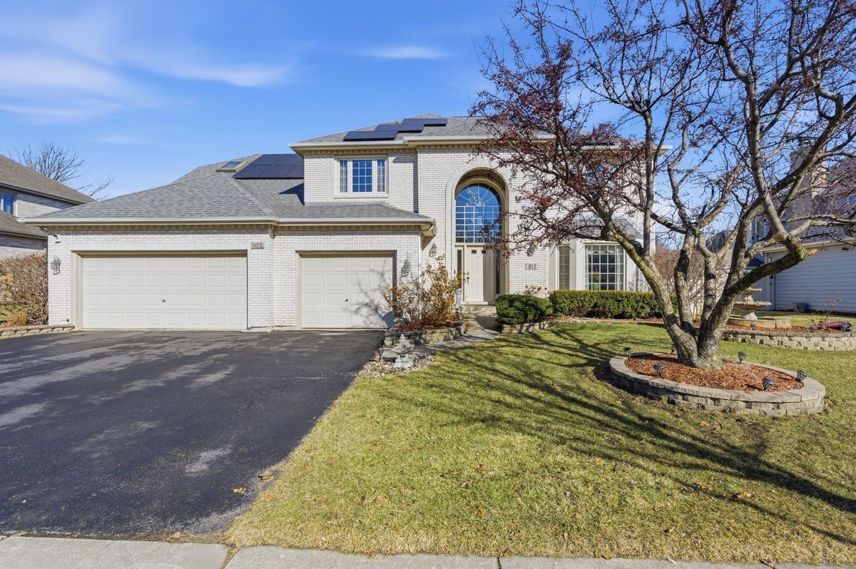 912 Stonebridge Way, Woodridge, IL 60517