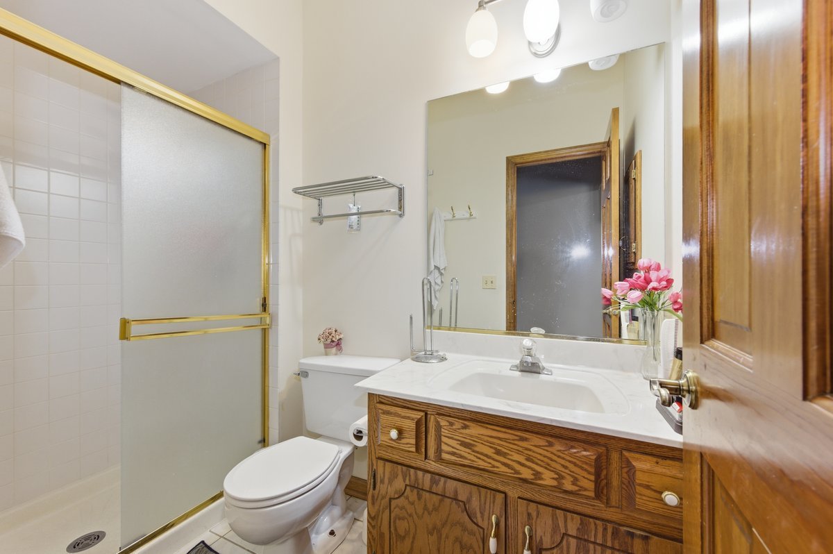 912 Stonebridge Way, Woodridge, IL 60517