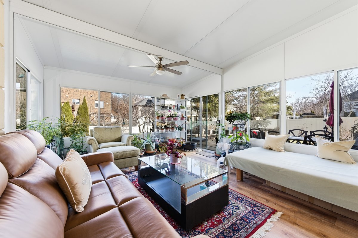 912 Stonebridge Way, Woodridge, IL 60517