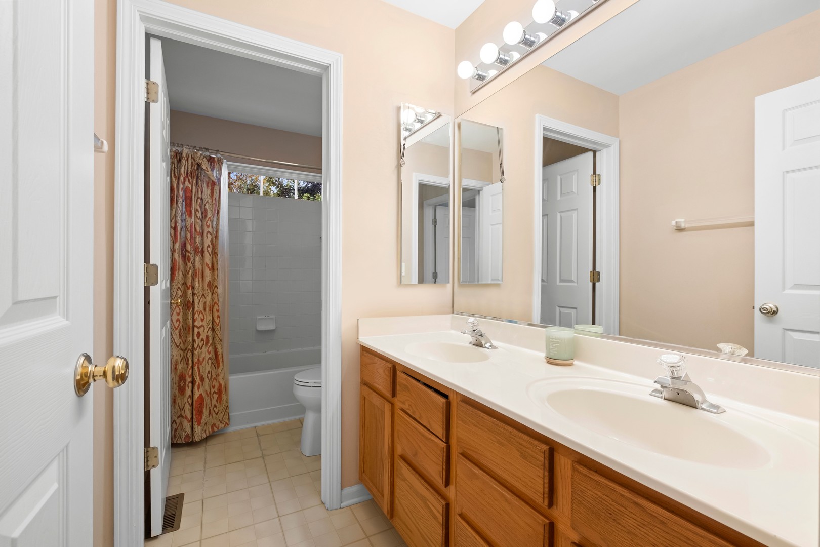 1300 Kettering Road, Mundelein, IL 60060