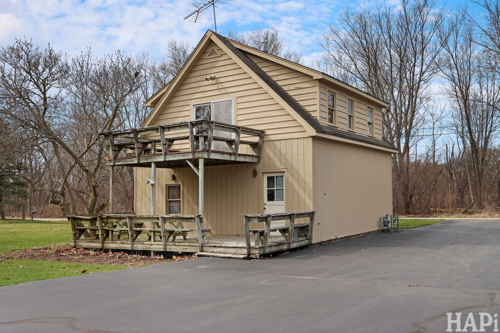 202 Country Club Drive, McHenry, IL 60050