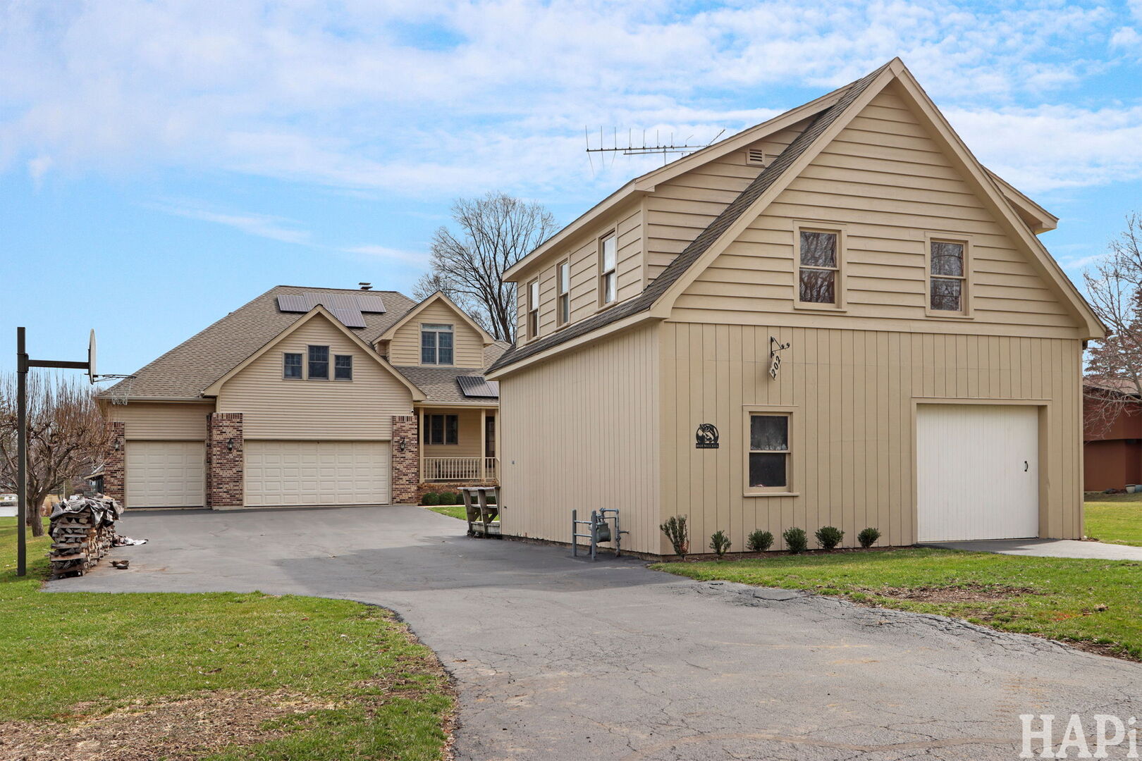 202 Country Club Drive, McHenry, IL 60050