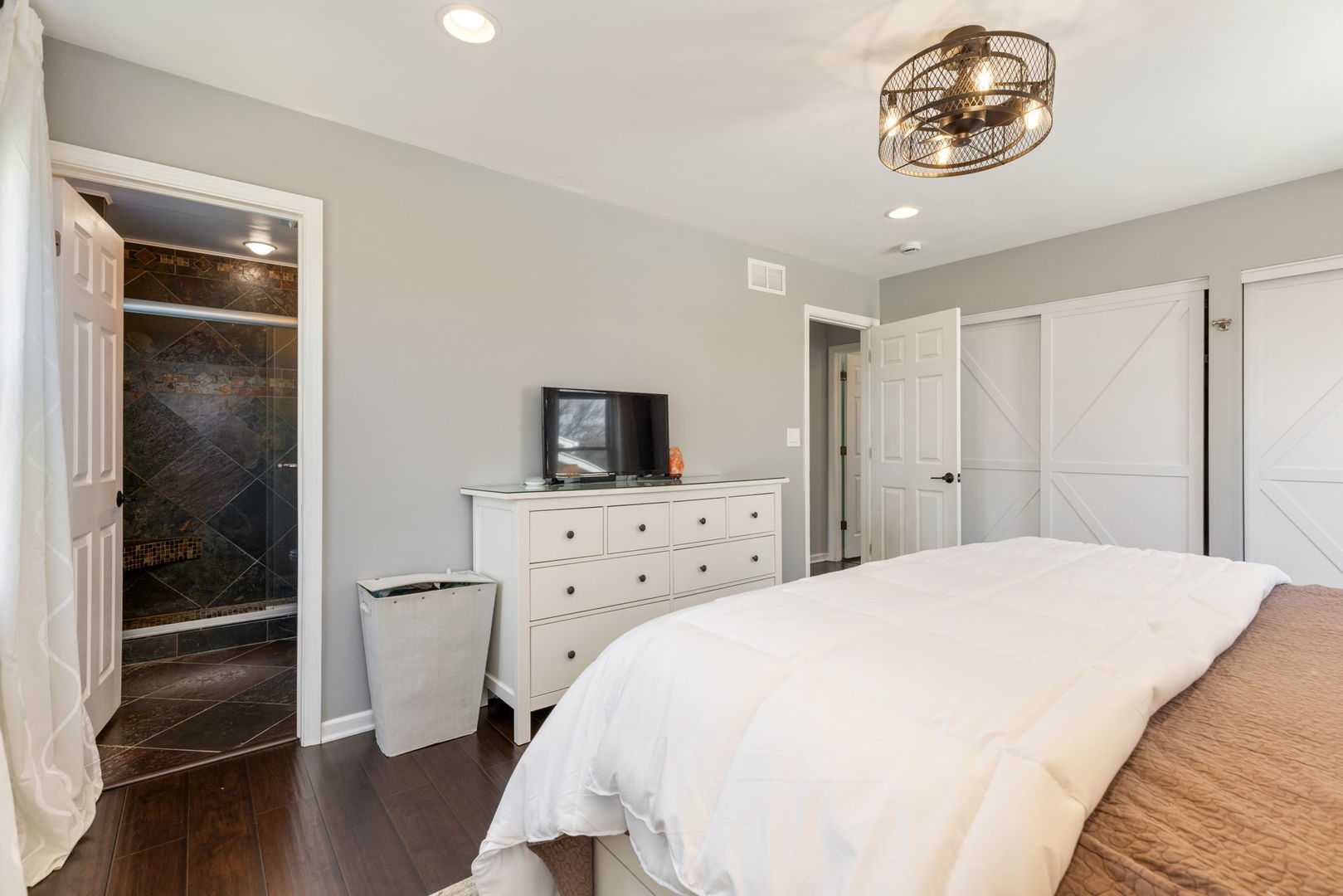 2436 Newport Drive, Naperville, IL 60565