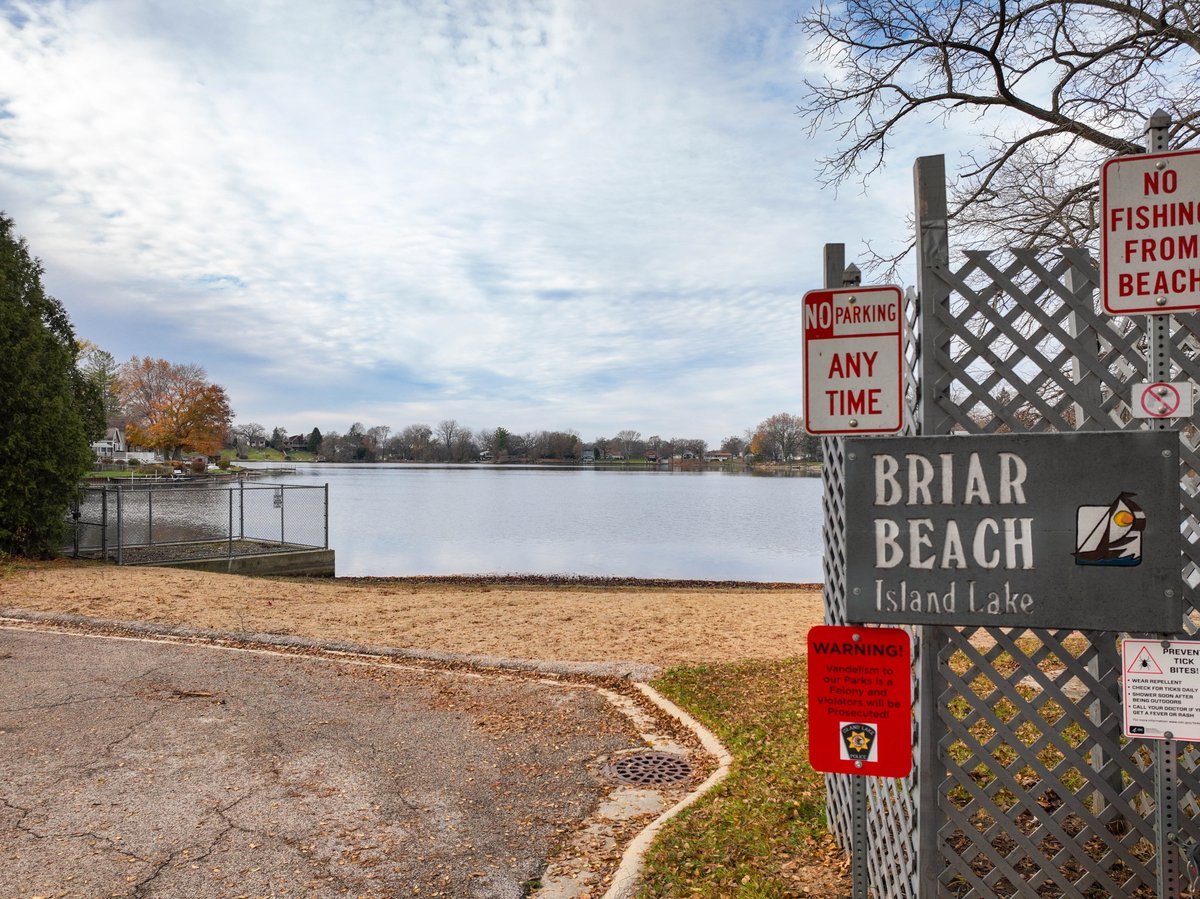 3502 Ridge Road, Island Lake, IL 60042