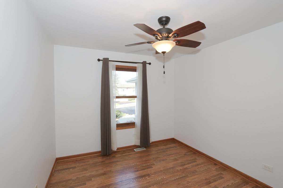 3502 Ridge Road, Island Lake, IL 60042