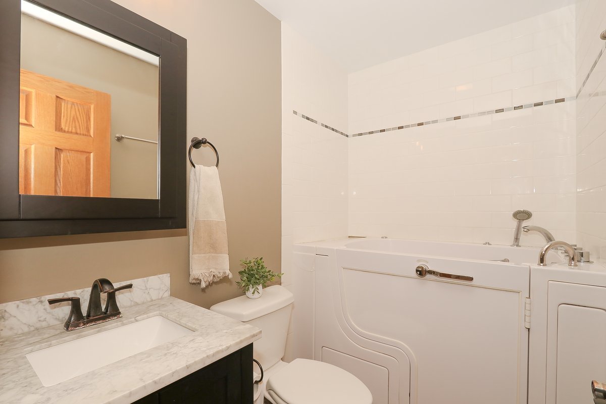 3502 Ridge Road, Island Lake, IL 60042