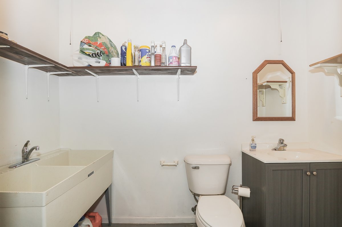 3502 Ridge Road, Island Lake, IL 60042