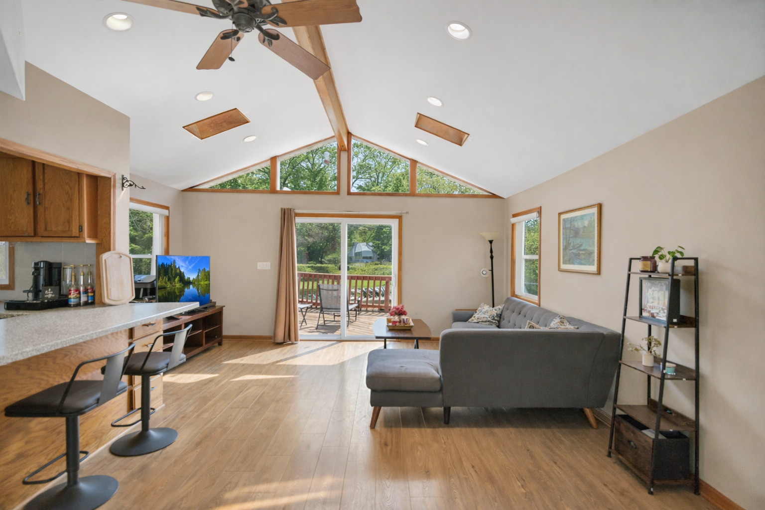 3410 WOODLAND Circle, Island Lake, IL 60042