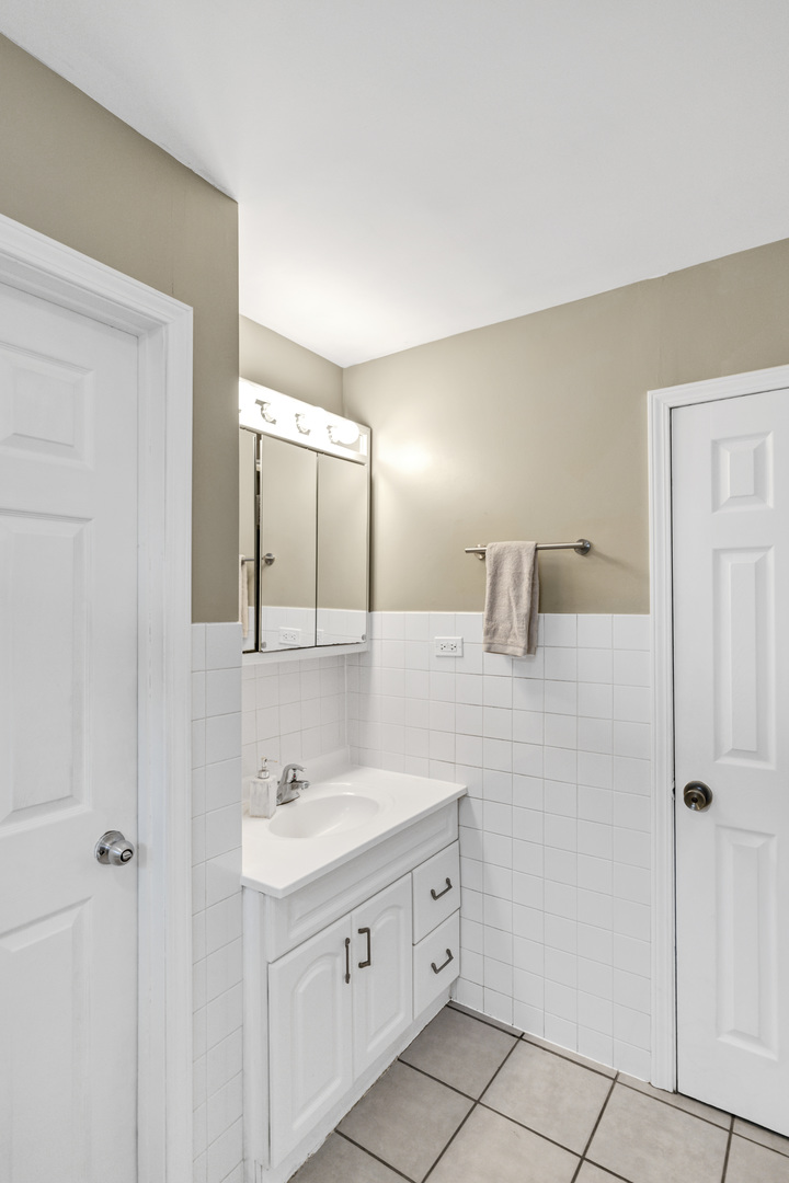 3410 WOODLAND Circle, Island Lake, IL 60042