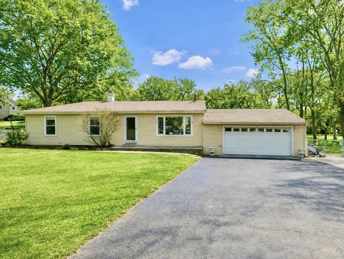 3410 WOODLAND Circle, Island Lake, IL 60042