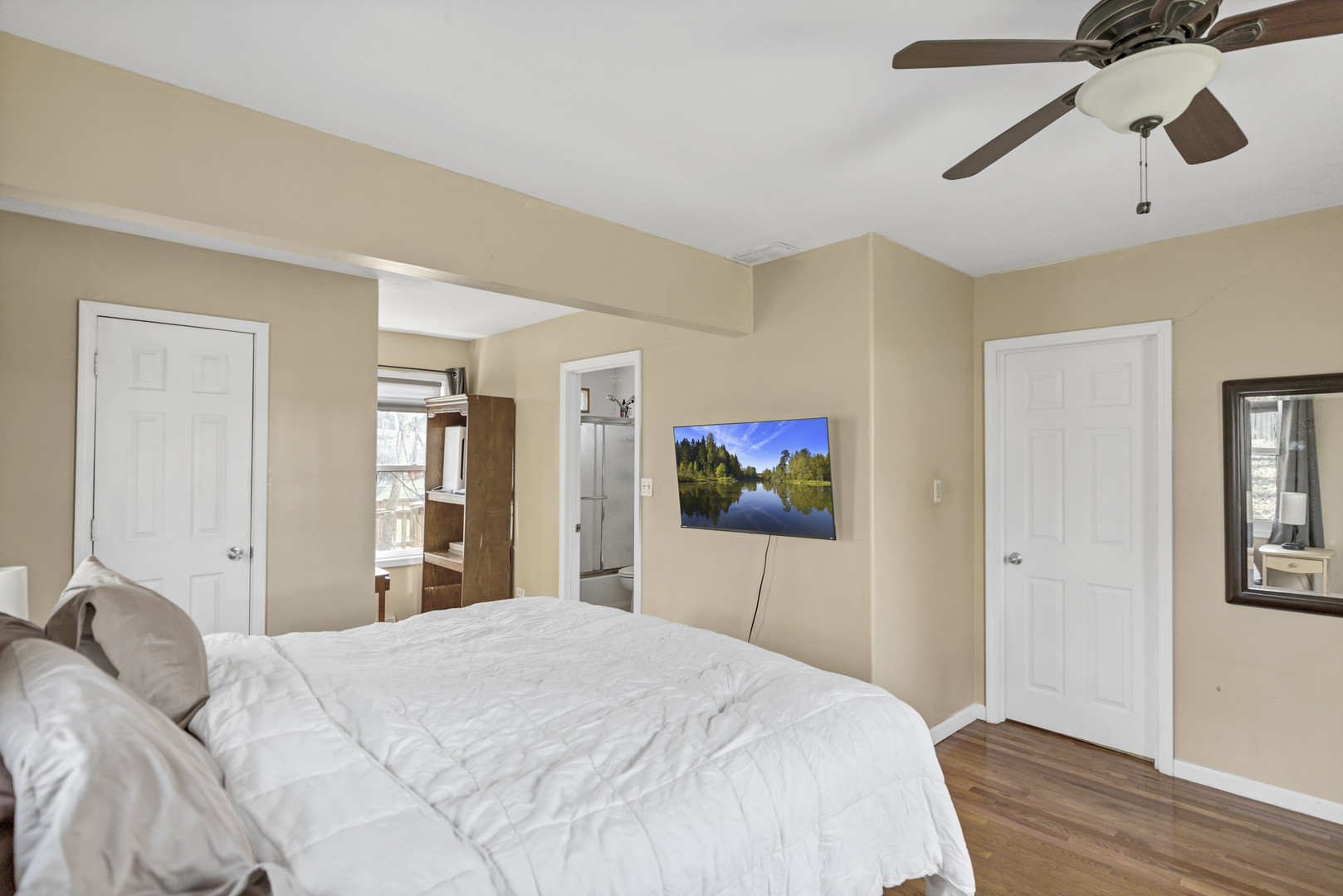 3410 WOODLAND Circle, Island Lake, IL 60042