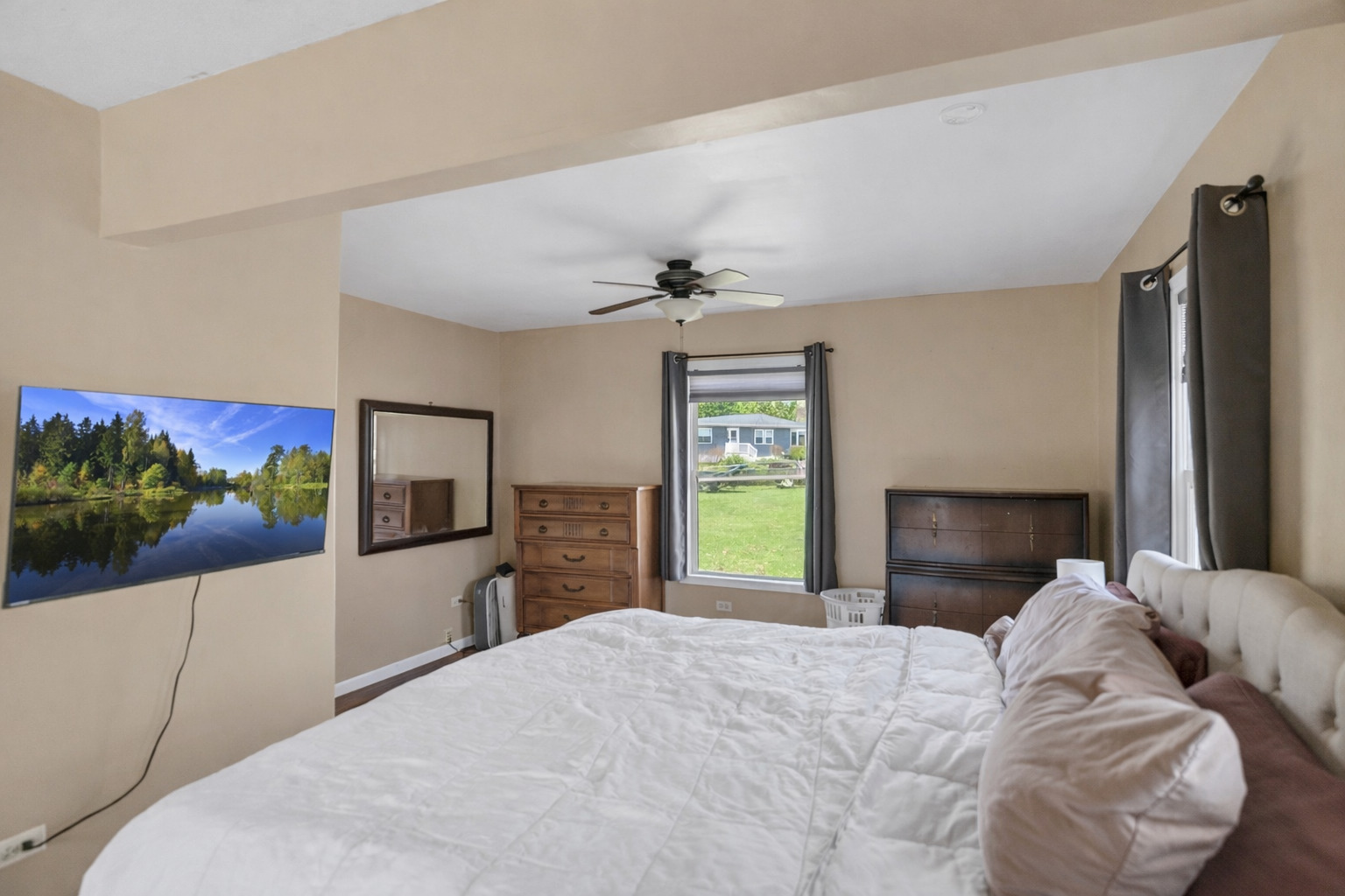 3410 WOODLAND Circle, Island Lake, IL 60042