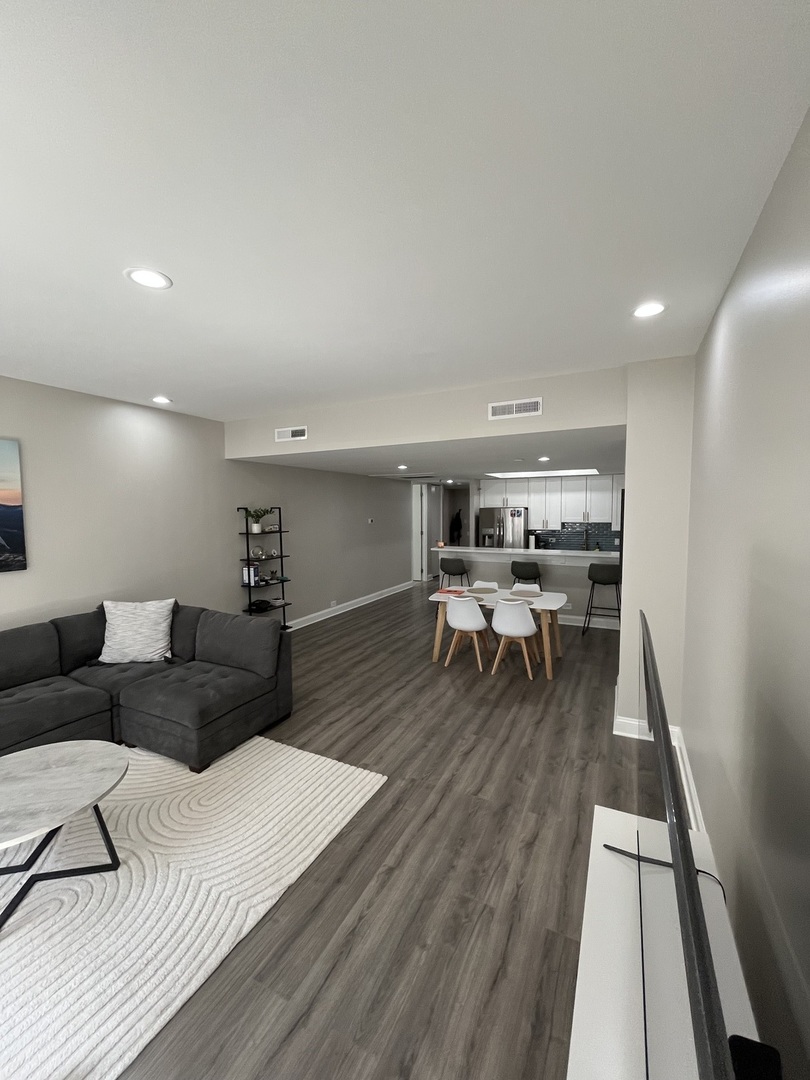 680 N Lake Shore Drive #817, Chicago, IL 60611