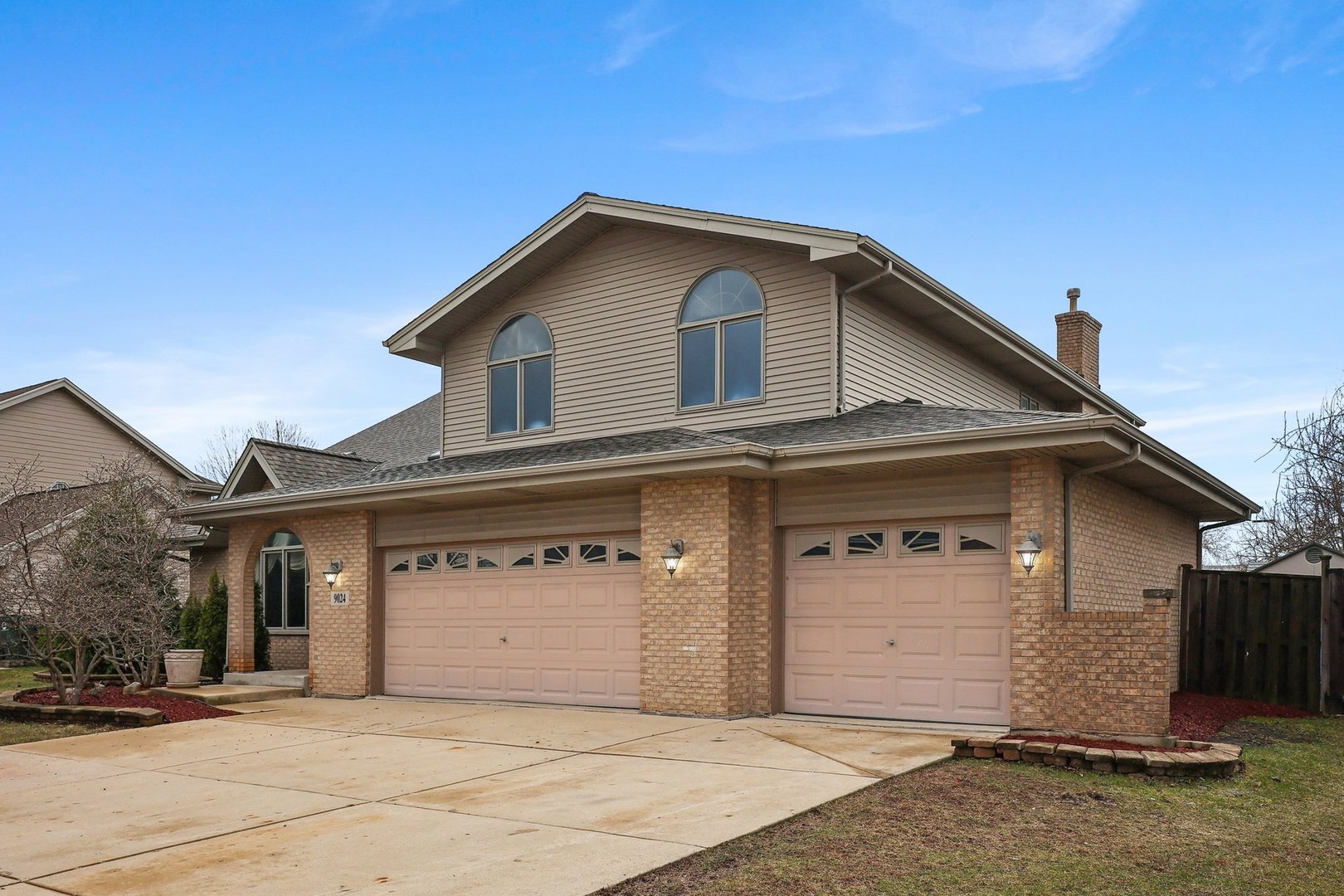 9024 Witham Lane, Woodridge, IL 60517